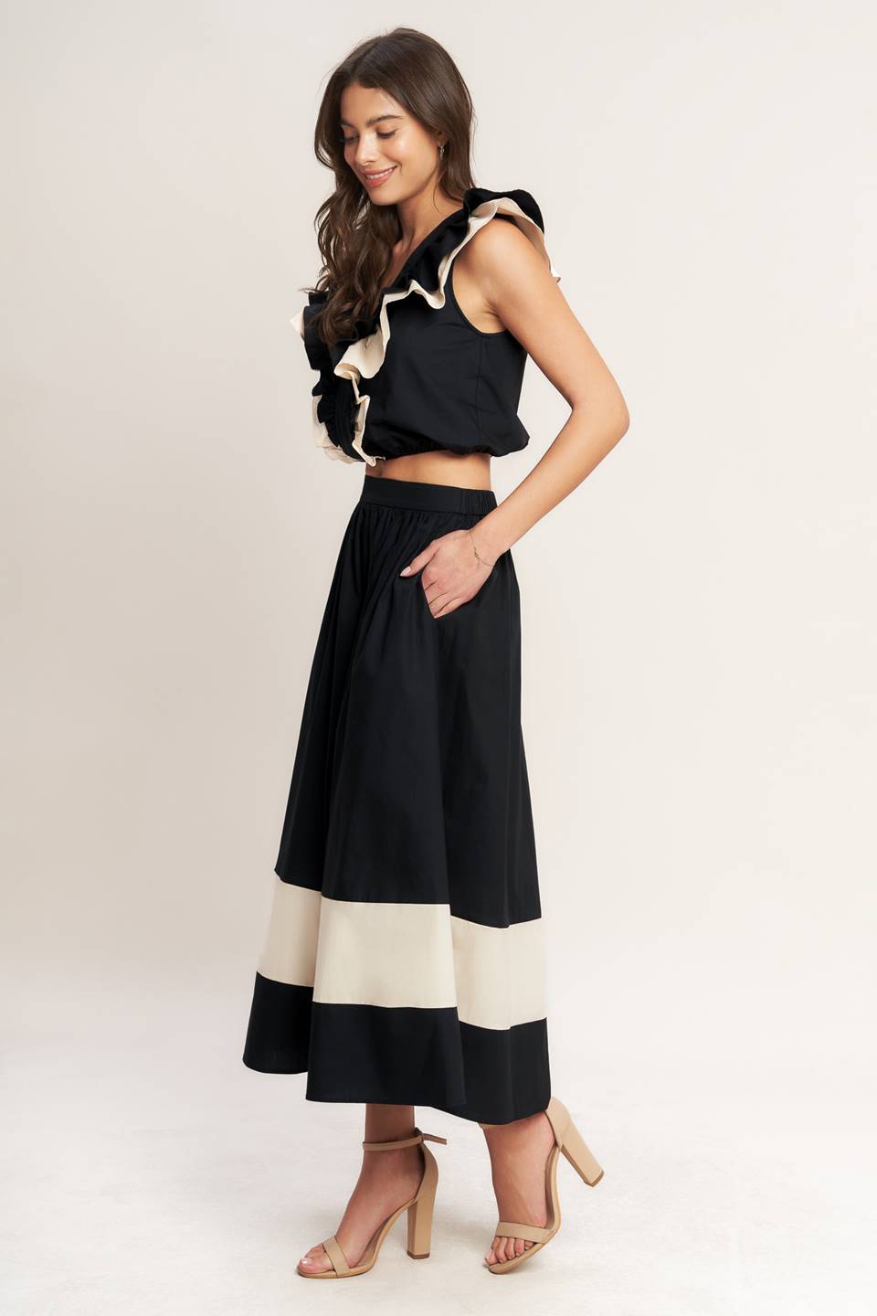 GALLERY CONTRAST WOVEN CROP TOP