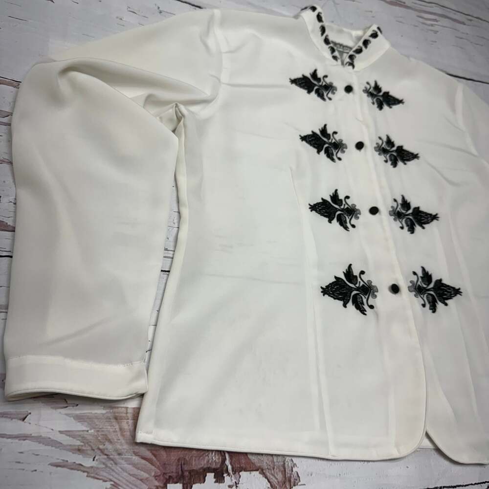 Dress Barn Vintage Ivory Mandarian Top Blouse with Black Fleur De Lis Embroidery